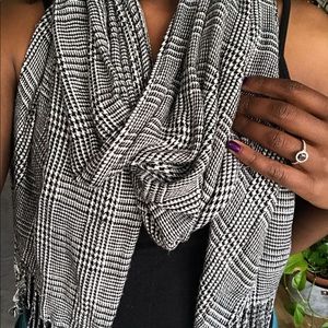 Black and white patterned scarf